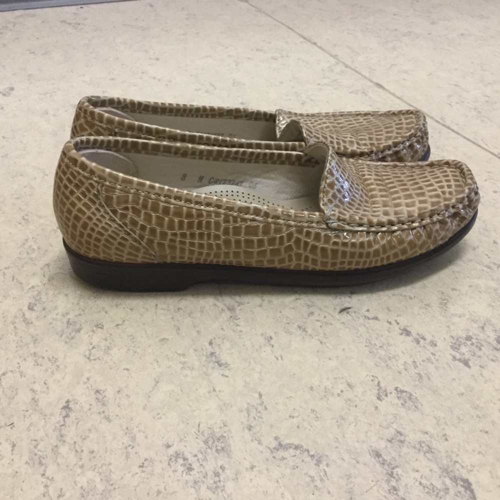 SAS Tripad Tan Snakeskin Loafers Size 8 Narrow Neutral Professional Comfort
